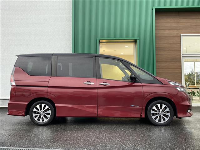 セレナ ハイウェイスターＶセレクションＩＩ　禁煙車　純正ナビ　アラウンドビューモニター　純正フリップダウンモニター　両側パワースライドドア　エマージェンシーブレーキ　クルーズコントロール　オートライト　ＬＥＤヘッドライト　フォグ　インテリキー（18枚目）