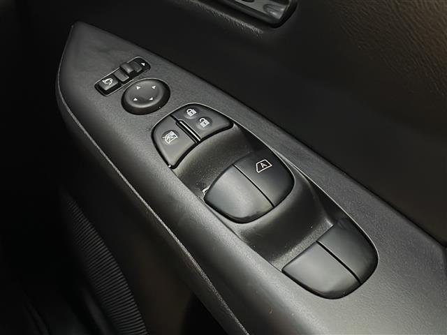 セレナ ハイウェイスターＶセレクションＩＩ　禁煙車　純正ナビ　アラウンドビューモニター　純正フリップダウンモニター　両側パワースライドドア　エマージェンシーブレーキ　クルーズコントロール　オートライト　ＬＥＤヘッドライト　フォグ　インテリキー（32枚目）