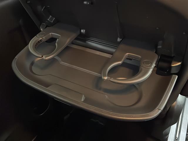 セレナ ハイウェイスターＶセレクションＩＩ　禁煙車　純正ナビ　アラウンドビューモニター　純正フリップダウンモニター　両側パワースライドドア　エマージェンシーブレーキ　クルーズコントロール　オートライト　ＬＥＤヘッドライト　フォグ　インテリキー（36枚目）