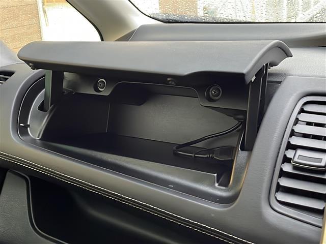 セレナ ハイウェイスターＶセレクションＩＩ　禁煙車　純正ナビ　アラウンドビューモニター　純正フリップダウンモニター　両側パワースライドドア　エマージェンシーブレーキ　クルーズコントロール　オートライト　ＬＥＤヘッドライト　フォグ　インテリキー（38枚目）