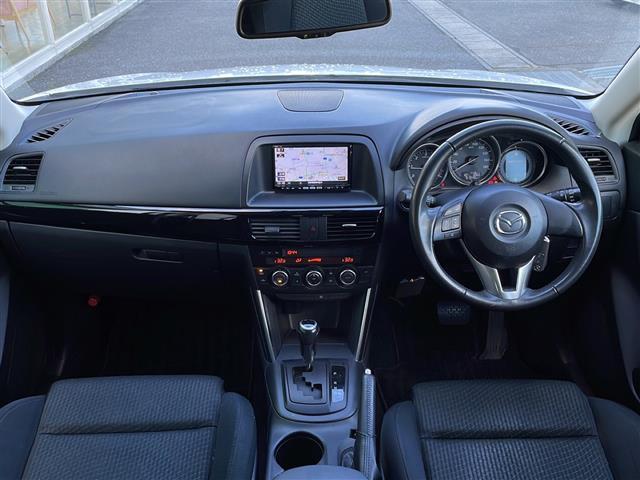 ＣＸ－５ ＸＤ　純正ナビ　バックカメラ　衝突軽減ブレーキ　フルセグ　スマートキー　プッシュスタート　オートライト　ＨＩＤヘッドライト　ステアリングリモコン　フォグランプ　ＥＴＣ　社外アルミホイール　オートエアコン（2枚目）