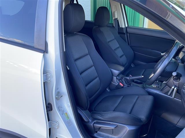 ＣＸ－５ ＸＤ　純正ナビ　バックカメラ　衝突軽減ブレーキ　フルセグ　スマートキー　プッシュスタート　オートライト　ＨＩＤヘッドライト　ステアリングリモコン　フォグランプ　ＥＴＣ　社外アルミホイール　オートエアコン（13枚目）