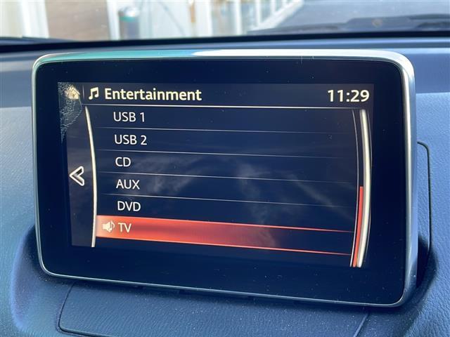 デミオ ＸＤツーリング　禁煙車　純正コネクトナビ　衝突軽減ブレーキ　バックカメラ　クルーズコントロール　ＥＴＣ　スマートキー　プッシュスタート　アイドリングストップ　フルセグＴＶ　純正アルミホイール　オートライト　ＨＩＤ（6枚目）