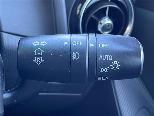 デミオ ＸＤツーリング　禁煙車　純正コネクトナビ　衝突軽減ブレーキ　バックカメラ　クルーズコントロール　ＥＴＣ　スマートキー　プッシュスタート　アイドリングストップ　フルセグＴＶ　純正アルミホイール　オートライト　ＨＩＤ（13枚目）