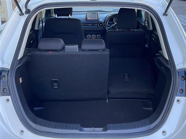 デミオ ＸＤツーリング　禁煙車　純正コネクトナビ　衝突軽減ブレーキ　バックカメラ　クルーズコントロール　ＥＴＣ　スマートキー　プッシュスタート　アイドリングストップ　フルセグＴＶ　純正アルミホイール　オートライト　ＨＩＤ（31枚目）