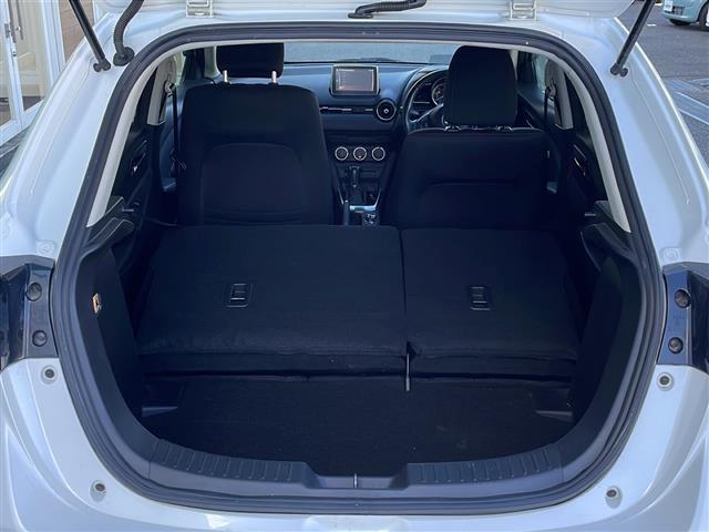 デミオ ＸＤツーリング　禁煙車　純正コネクトナビ　衝突軽減ブレーキ　バックカメラ　クルーズコントロール　ＥＴＣ　スマートキー　プッシュスタート　アイドリングストップ　フルセグＴＶ　純正アルミホイール　オートライト　ＨＩＤ（33枚目）