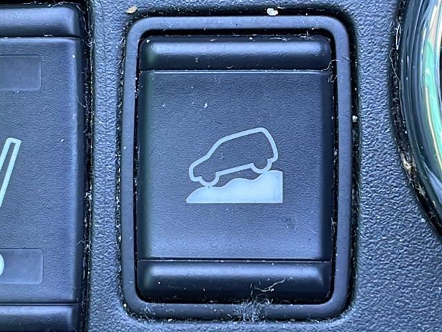 エクストレイル ２０Ｘ　純正ナビ　４ＷＤ　ルーフレール　バックカメラ　ステアリングスイッチ　純正アルミホイール　オートライト　ダウンヒルアシスト　シートヒーター　インテリジェントキー　プッシュスタート　ＨＩＤヘッドライト（12枚目）