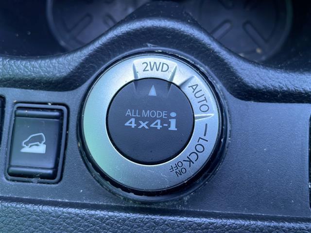 エクストレイル ２０Ｘ　純正ナビ　４ＷＤ　ルーフレール　バックカメラ　ステアリングスイッチ　純正アルミホイール　オートライト　ダウンヒルアシスト　シートヒーター　インテリジェントキー　プッシュスタート　ＨＩＤヘッドライト（13枚目）