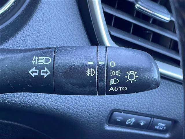 エクストレイル ２０Ｘ　純正ナビ　４ＷＤ　ルーフレール　バックカメラ　ステアリングスイッチ　純正アルミホイール　オートライト　ダウンヒルアシスト　シートヒーター　インテリジェントキー　プッシュスタート　ＨＩＤヘッドライト（16枚目）