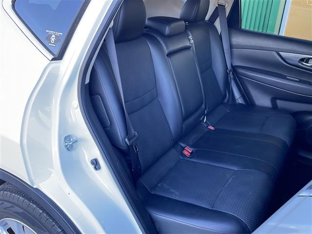 エクストレイル ２０Ｘ　純正ナビ　４ＷＤ　ルーフレール　バックカメラ　ステアリングスイッチ　純正アルミホイール　オートライト　ダウンヒルアシスト　シートヒーター　インテリジェントキー　プッシュスタート　ＨＩＤヘッドライト（18枚目）