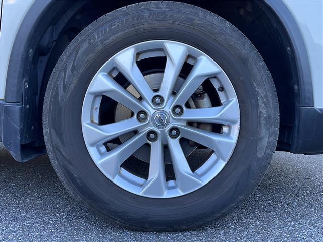 エクストレイル ２０Ｘ　純正ナビ　４ＷＤ　ルーフレール　バックカメラ　ステアリングスイッチ　純正アルミホイール　オートライト　ダウンヒルアシスト　シートヒーター　インテリジェントキー　プッシュスタート　ＨＩＤヘッドライト（20枚目）