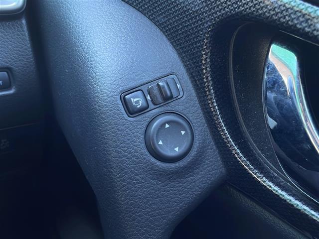 エクストレイル ２０Ｘ　純正ナビ　４ＷＤ　ルーフレール　バックカメラ　ステアリングスイッチ　純正アルミホイール　オートライト　ダウンヒルアシスト　シートヒーター　インテリジェントキー　プッシュスタート　ＨＩＤヘッドライト（32枚目）