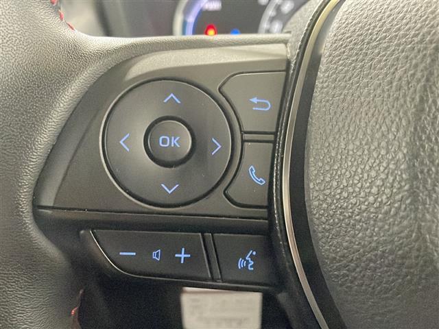 ＲＡＶ４ ＰＨＶ ブラックトーン　禁煙車　純正コネクトナビ　パノラミックビューモニタ　プリクラッシュセーフティ　ＢＳＭ　レーダークルーズコントロール　パワーバックドア　ＬＫＡ　ステアリングヒーター　ＡＣ１００Ｖ　充電ケーブル　純正ＡＷ（5枚目）