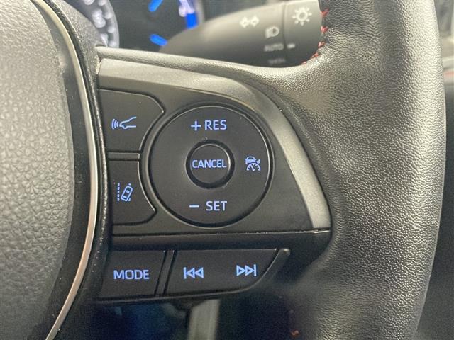 ＲＡＶ４ ＰＨＶ ブラックトーン　禁煙車　純正コネクトナビ　パノラミックビューモニタ　プリクラッシュセーフティ　ＢＳＭ　レーダークルーズコントロール　パワーバックドア　ＬＫＡ　ステアリングヒーター　ＡＣ１００Ｖ　充電ケーブル　純正ＡＷ（6枚目）