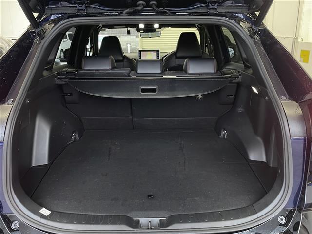 ＲＡＶ４ ＰＨＶ ブラックトーン　禁煙車　純正コネクトナビ　パノラミックビューモニタ　プリクラッシュセーフティ　ＢＳＭ　レーダークルーズコントロール　パワーバックドア　ＬＫＡ　ステアリングヒーター　ＡＣ１００Ｖ　充電ケーブル　純正ＡＷ（15枚目）