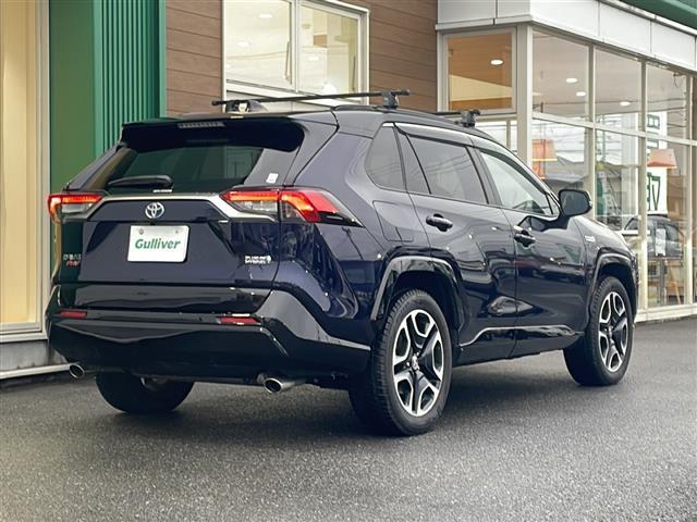 ＲＡＶ４ ＰＨＶ ブラックトーン　禁煙車　純正コネクトナビ　パノラミックビューモニタ　プリクラッシュセーフティ　ＢＳＭ　レーダークルーズコントロール　パワーバックドア　ＬＫＡ　ステアリングヒーター　ＡＣ１００Ｖ　充電ケーブル　純正ＡＷ（19枚目）