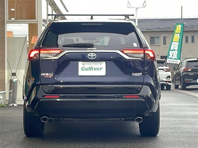 ＲＡＶ４ ＰＨＶ ブラックトーン　禁煙車　純正コネクトナビ　パノラミックビューモニタ　プリクラッシュセーフティ　ＢＳＭ　レーダークルーズコントロール　パワーバックドア　ＬＫＡ　ステアリングヒーター　ＡＣ１００Ｖ　充電ケーブル　純正ＡＷ（20枚目）