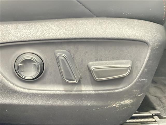 ＲＡＶ４ ＰＨＶ ブラックトーン　禁煙車　純正コネクトナビ　パノラミックビューモニタ　プリクラッシュセーフティ　ＢＳＭ　レーダークルーズコントロール　パワーバックドア　ＬＫＡ　ステアリングヒーター　ＡＣ１００Ｖ　充電ケーブル　純正ＡＷ（32枚目）