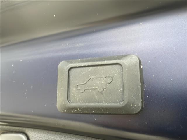 ＲＡＶ４ ＰＨＶ ブラックトーン　禁煙車　純正コネクトナビ　パノラミックビューモニタ　プリクラッシュセーフティ　ＢＳＭ　レーダークルーズコントロール　パワーバックドア　ＬＫＡ　ステアリングヒーター　ＡＣ１００Ｖ　充電ケーブル　純正ＡＷ（37枚目）