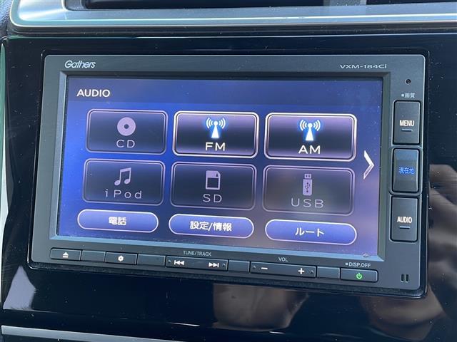 フィット １３Ｇ・Ｆ　禁煙車　純正ナビ　衝突軽減ブレーキ　レーンキープアシスト　バックカメラ　オートエアコン　アイドリングストップ　社外アルミホイール　シートリスター　電動格納ミラー　プッシュスタート　スマートキー　ＢＴ（5枚目）