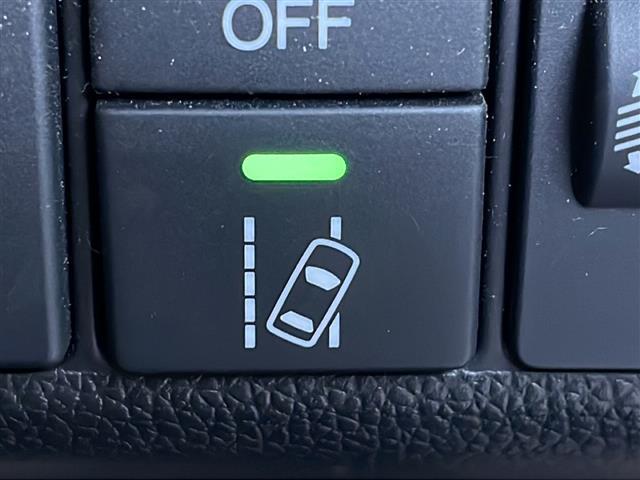 フィット １３Ｇ・Ｆ　禁煙車　純正ナビ　衝突軽減ブレーキ　レーンキープアシスト　バックカメラ　オートエアコン　アイドリングストップ　社外アルミホイール　シートリスター　電動格納ミラー　プッシュスタート　スマートキー　ＢＴ（7枚目）