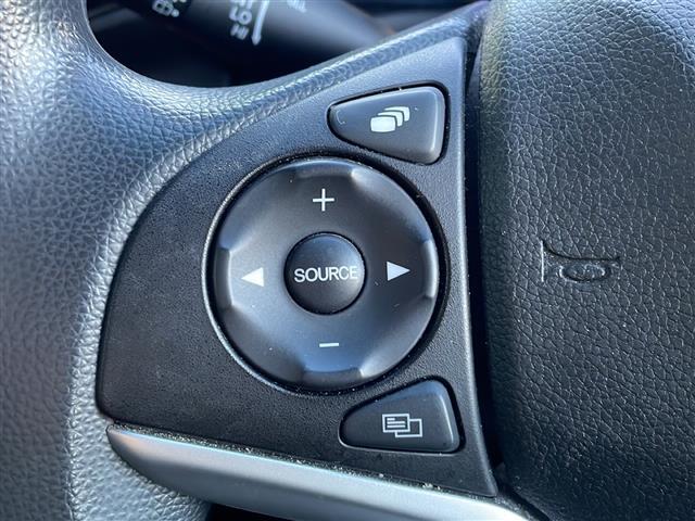 フィット １３Ｇ・Ｆ　禁煙車　純正ナビ　衝突軽減ブレーキ　レーンキープアシスト　バックカメラ　オートエアコン　アイドリングストップ　社外アルミホイール　シートリスター　電動格納ミラー　プッシュスタート　スマートキー　ＢＴ（9枚目）