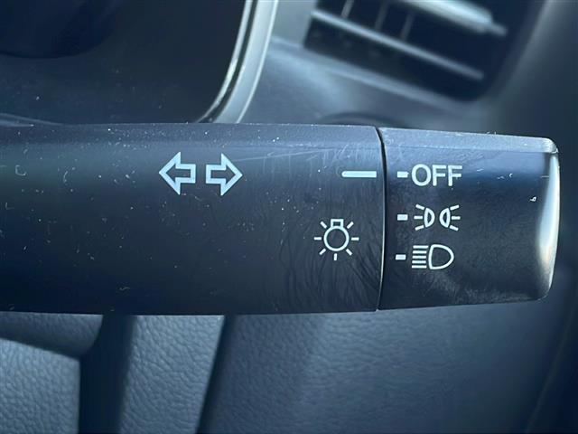 フィット １３Ｇ・Ｆ　禁煙車　純正ナビ　衝突軽減ブレーキ　レーンキープアシスト　バックカメラ　オートエアコン　アイドリングストップ　社外アルミホイール　シートリスター　電動格納ミラー　プッシュスタート　スマートキー　ＢＴ（11枚目）