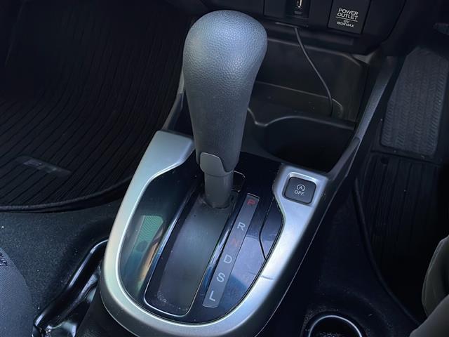 フィット １３Ｇ・Ｆ　禁煙車　純正ナビ　衝突軽減ブレーキ　レーンキープアシスト　バックカメラ　オートエアコン　アイドリングストップ　社外アルミホイール　シートリスター　電動格納ミラー　プッシュスタート　スマートキー　ＢＴ（24枚目）