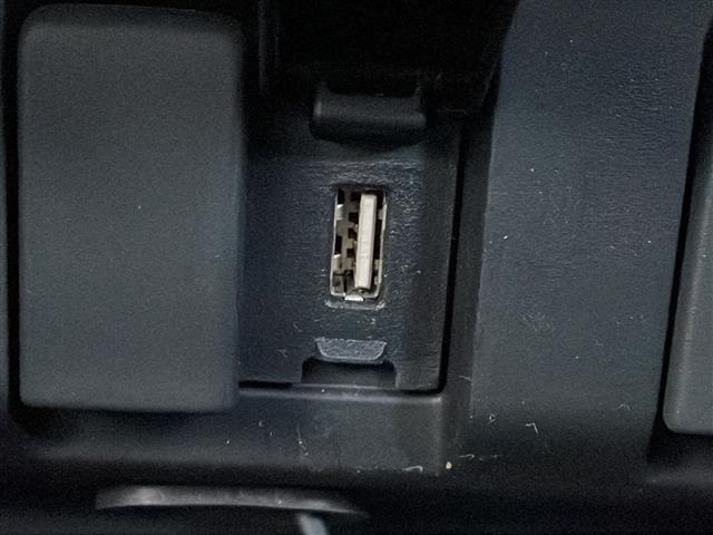 フィット １３Ｇ・Ｆ　禁煙車　純正ナビ　衝突軽減ブレーキ　レーンキープアシスト　バックカメラ　オートエアコン　アイドリングストップ　社外アルミホイール　シートリスター　電動格納ミラー　プッシュスタート　スマートキー　ＢＴ（28枚目）