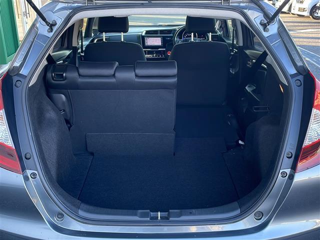 フィット １３Ｇ・Ｆ　禁煙車　純正ナビ　衝突軽減ブレーキ　レーンキープアシスト　バックカメラ　オートエアコン　アイドリングストップ　社外アルミホイール　シートリスター　電動格納ミラー　プッシュスタート　スマートキー　ＢＴ（32枚目）