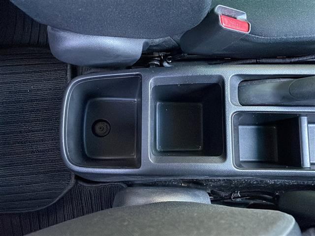 フィット １３Ｇ・Ｆ　禁煙車　純正ナビ　衝突軽減ブレーキ　レーンキープアシスト　バックカメラ　オートエアコン　アイドリングストップ　社外アルミホイール　シートリスター　電動格納ミラー　プッシュスタート　スマートキー　ＢＴ（35枚目）