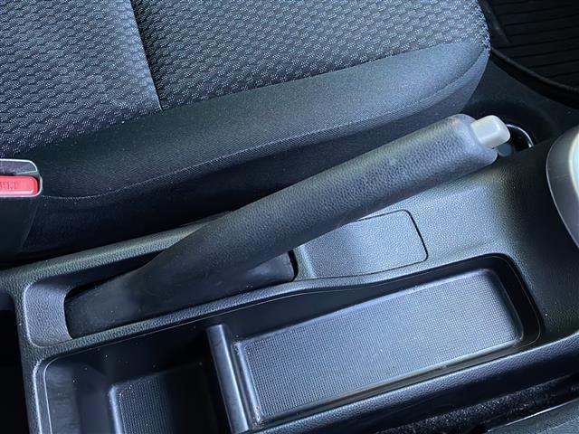 フィット １３Ｇ・Ｆ　禁煙車　純正ナビ　衝突軽減ブレーキ　レーンキープアシスト　バックカメラ　オートエアコン　アイドリングストップ　社外アルミホイール　シートリスター　電動格納ミラー　プッシュスタート　スマートキー　ＢＴ（36枚目）