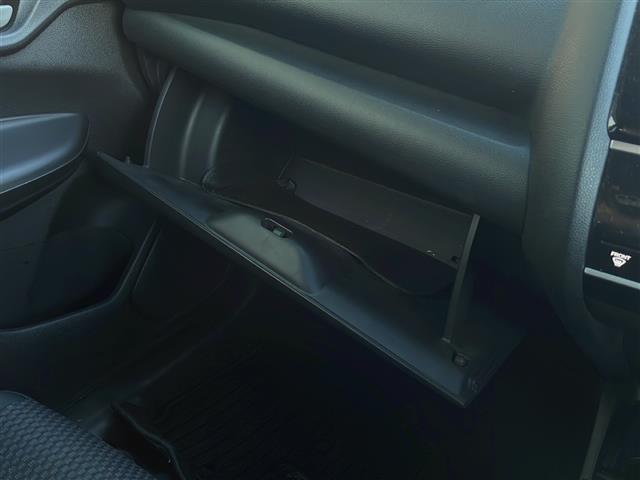 フィット １３Ｇ・Ｆ　禁煙車　純正ナビ　衝突軽減ブレーキ　レーンキープアシスト　バックカメラ　オートエアコン　アイドリングストップ　社外アルミホイール　シートリスター　電動格納ミラー　プッシュスタート　スマートキー　ＢＴ（37枚目）