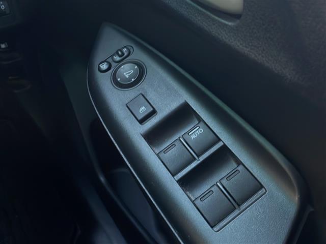 フィット １３Ｇ・Ｆ　禁煙車　純正ナビ　衝突軽減ブレーキ　レーンキープアシスト　バックカメラ　オートエアコン　アイドリングストップ　社外アルミホイール　シートリスター　電動格納ミラー　プッシュスタート　スマートキー　ＢＴ（40枚目）