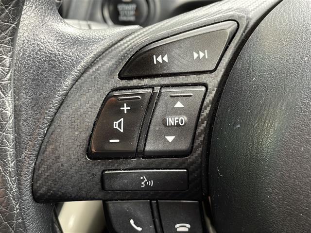 デミオ 13S アーバンスタイリッシュモード 禁煙車 純正ナビ 衝突軽減ブレーキ BSM オートライト スマートキー シートヒーター istop 社外ETC ステアリングリモコン バックカメラ フルセグTV プッシュスタート スマートキー BT(6枚目)