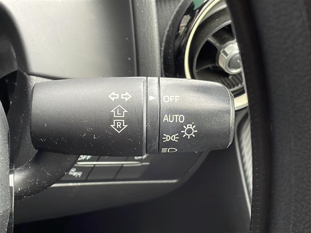 デミオ 13S アーバンスタイリッシュモード 禁煙車 純正ナビ 衝突軽減ブレーキ BSM オートライト スマートキー シートヒーター istop 社外ETC ステアリングリモコン バックカメラ フルセグTV プッシュスタート スマートキー BT(9枚目)