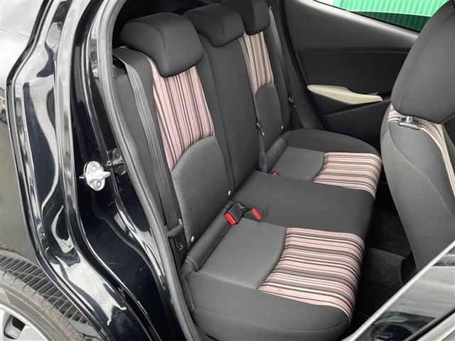 デミオ 13S アーバンスタイリッシュモード 禁煙車 純正ナビ 衝突軽減ブレーキ BSM オートライト スマートキー シートヒーター istop 社外ETC ステアリングリモコン バックカメラ フルセグTV プッシュスタート スマートキー BT(14枚目)