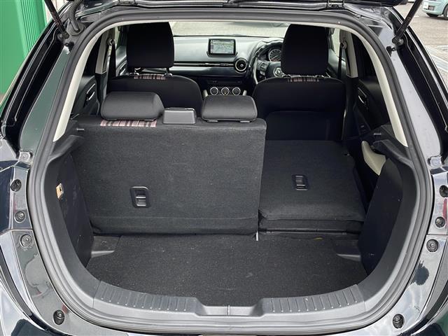 デミオ 13S アーバンスタイリッシュモード 禁煙車 純正ナビ 衝突軽減ブレーキ BSM オートライト スマートキー シートヒーター istop 社外ETC ステアリングリモコン バックカメラ フルセグTV プッシュスタート スマートキー BT(39枚目)