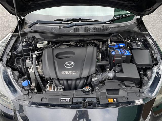 デミオ 13S アーバンスタイリッシュモード 禁煙車 純正ナビ 衝突軽減ブレーキ BSM オートライト スマートキー シートヒーター istop 社外ETC ステアリングリモコン バックカメラ フルセグTV プッシュスタート スマートキー BT(42枚目)