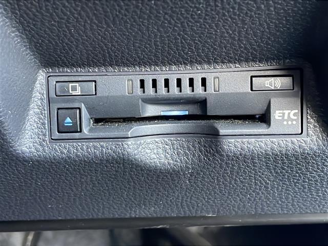 ヤリス ハイブリッドＧ　純正ナビ　ＳＤナビ　トヨタセーフティセンス　パノラミックビューモニター　禁煙車　バックカメラ　クリアランスソナー　ＬＥＤヘッドライト　クルコン　スマートキー　純正夏用タイヤ積み込み　ＢＴオーディオ（7枚目）