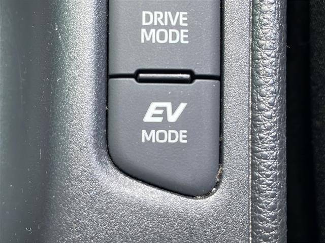 ヤリス ハイブリッドＧ　純正ナビ　ＳＤナビ　トヨタセーフティセンス　パノラミックビューモニター　禁煙車　バックカメラ　クリアランスソナー　ＬＥＤヘッドライト　クルコン　スマートキー　純正夏用タイヤ積み込み　ＢＴオーディオ（12枚目）