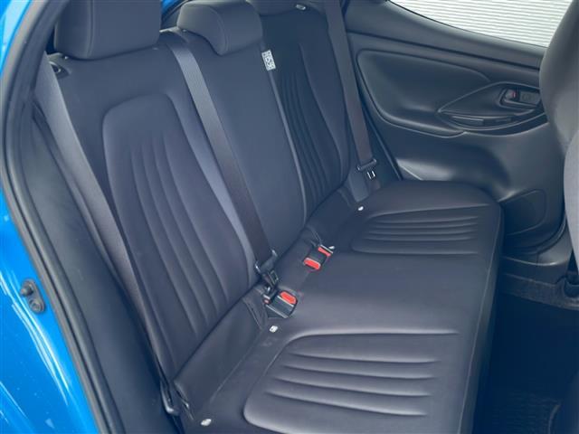 ヤリス ハイブリッドＧ　純正ナビ　ＳＤナビ　トヨタセーフティセンス　パノラミックビューモニター　禁煙車　バックカメラ　クリアランスソナー　ＬＥＤヘッドライト　クルコン　スマートキー　純正夏用タイヤ積み込み　ＢＴオーディオ（16枚目）
