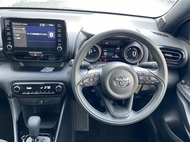 ヤリス ハイブリッドＧ　純正ナビ　ＳＤナビ　トヨタセーフティセンス　パノラミックビューモニター　禁煙車　バックカメラ　クリアランスソナー　ＬＥＤヘッドライト　クルコン　スマートキー　純正夏用タイヤ積み込み　ＢＴオーディオ（23枚目）