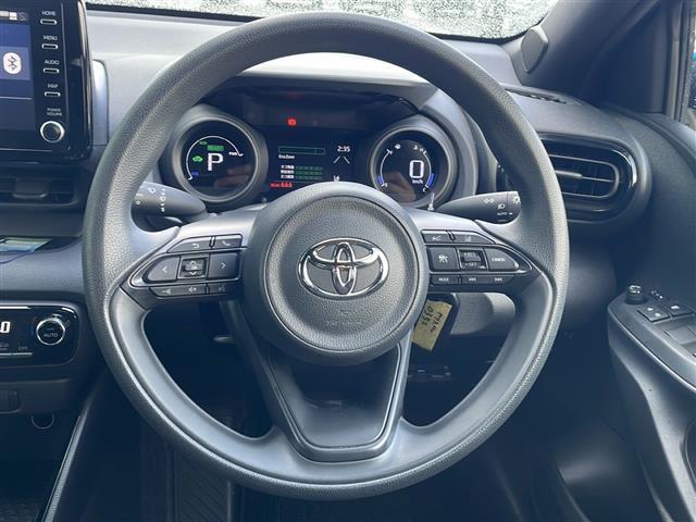 ヤリス ハイブリッドＧ　純正ナビ　ＳＤナビ　トヨタセーフティセンス　パノラミックビューモニター　禁煙車　バックカメラ　クリアランスソナー　ＬＥＤヘッドライト　クルコン　スマートキー　純正夏用タイヤ積み込み　ＢＴオーディオ（24枚目）