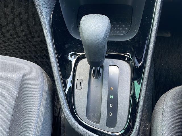 ヤリス ハイブリッドＧ　純正ナビ　ＳＤナビ　トヨタセーフティセンス　パノラミックビューモニター　禁煙車　バックカメラ　クリアランスソナー　ＬＥＤヘッドライト　クルコン　スマートキー　純正夏用タイヤ積み込み　ＢＴオーディオ（30枚目）