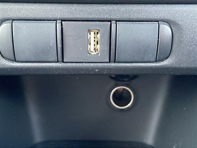 ヤリス ハイブリッドＧ　純正ナビ　ＳＤナビ　トヨタセーフティセンス　パノラミックビューモニター　禁煙車　バックカメラ　クリアランスソナー　ＬＥＤヘッドライト　クルコン　スマートキー　純正夏用タイヤ積み込み　ＢＴオーディオ（32枚目）