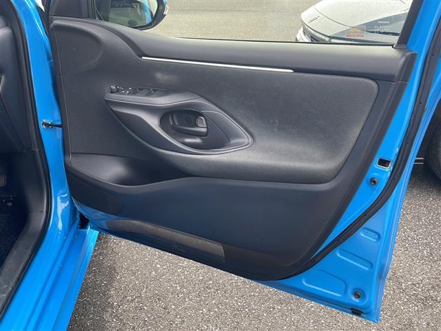 ヤリス ハイブリッドＧ　純正ナビ　ＳＤナビ　トヨタセーフティセンス　パノラミックビューモニター　禁煙車　バックカメラ　クリアランスソナー　ＬＥＤヘッドライト　クルコン　スマートキー　純正夏用タイヤ積み込み　ＢＴオーディオ（41枚目）