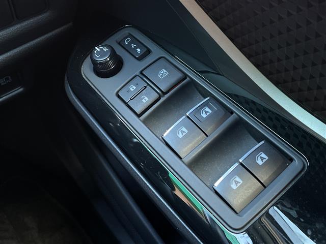 Ｃ－ＨＲ Ｇ　禁煙車　純正ナビ　トヨタセーフティセンス　電動パーキングブレーキ　クルーズコントロール　バックカメラ　オートライト　オートマチックハイビーム　ＬＥＤヘッドライト　フォグランプ　ＡＡＣ　Ｐスタート（32枚目）