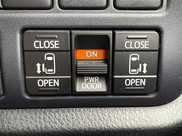 ヴォクシー ＺＳ　禁煙車　社外ナビ　フリップダウンモニター　トヨタセーフティセンス　両側パワースライドドア　ＲＯＷＥＮフルエアロ　ＲＯＷＥＮリアウィング　オートライト　オートマチックハイビーム　ＬＥＤヘッドライト（11枚目）