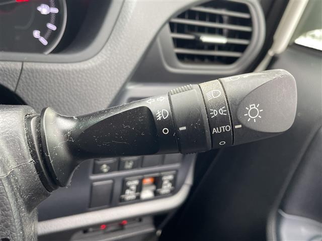 ヴォクシー ＺＳ　禁煙車　社外ナビ　フリップダウンモニター　トヨタセーフティセンス　両側パワースライドドア　ＲＯＷＥＮフルエアロ　ＲＯＷＥＮリアウィング　オートライト　オートマチックハイビーム　ＬＥＤヘッドライト（13枚目）